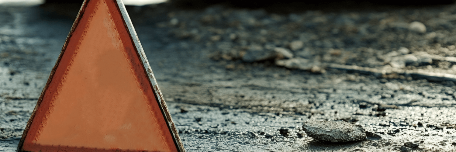 Triángulo de emergencia colocado después de un accidente 